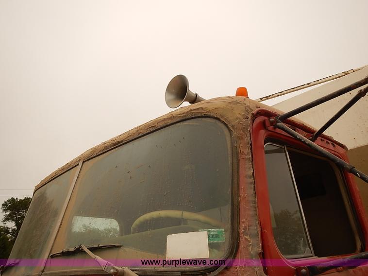 image for item J3084 1974 White Western Star tender truck