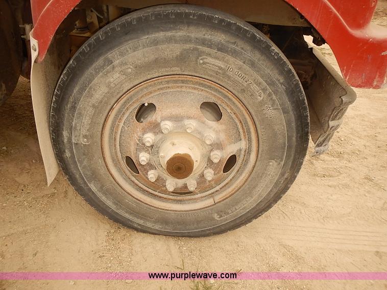 image for item J3084 1974 White Western Star tender truck