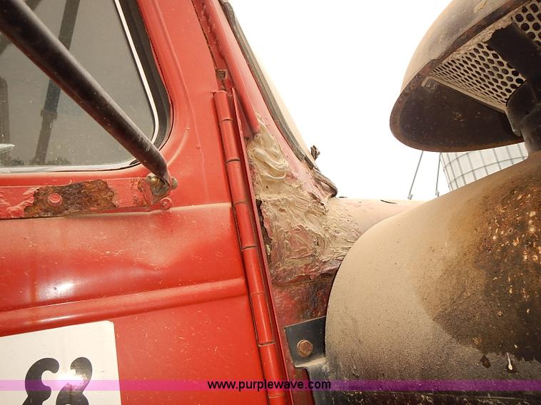 image for item J3084 1974 White Western Star tender truck