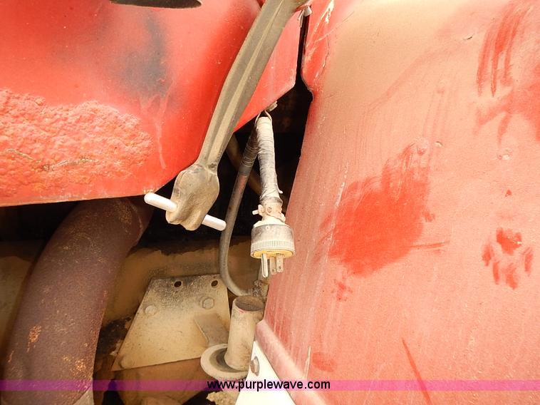 image for item J3084 1974 White Western Star tender truck