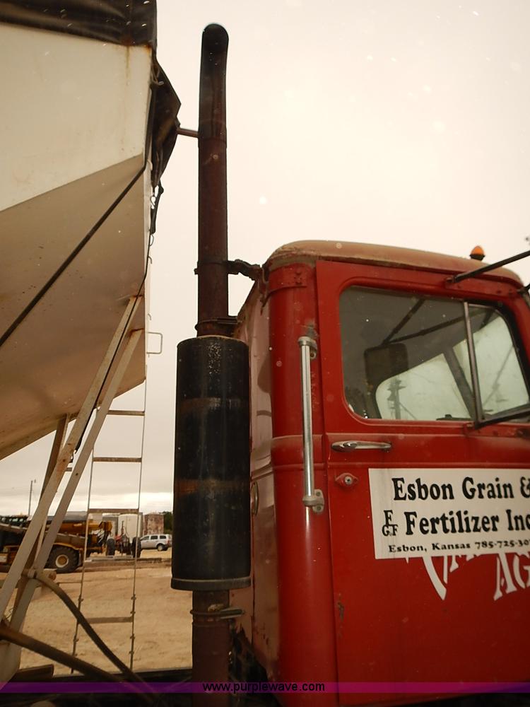 image for item J3084 1974 White Western Star tender truck