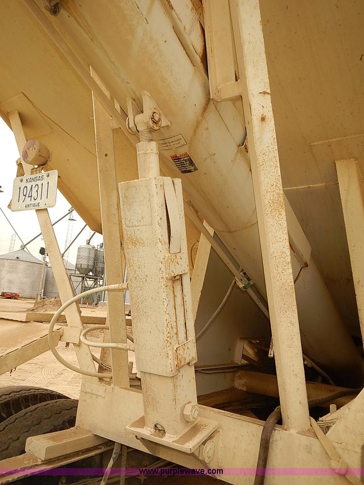 image for item J3084 1974 White Western Star tender truck