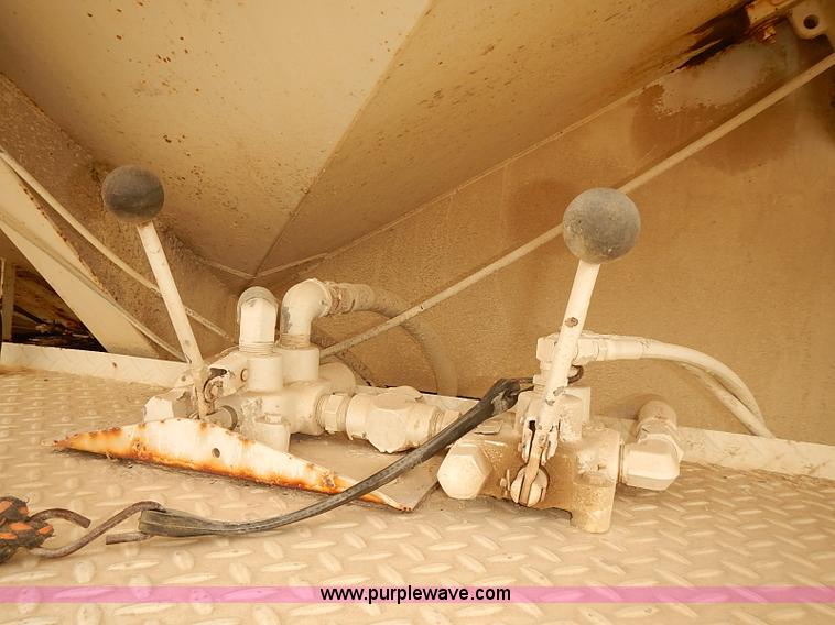 image for item J3084 1974 White Western Star tender truck