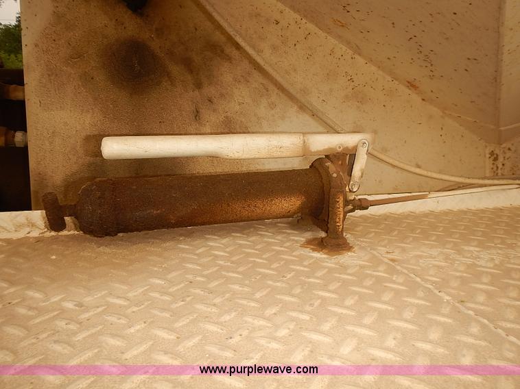 image for item J3084 1974 White Western Star tender truck