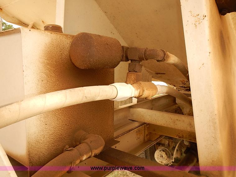 image for item J3084 1974 White Western Star tender truck