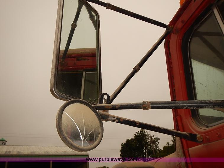 image for item J3084 1974 White Western Star tender truck