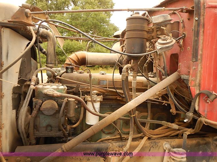 image for item J3084 1974 White Western Star tender truck