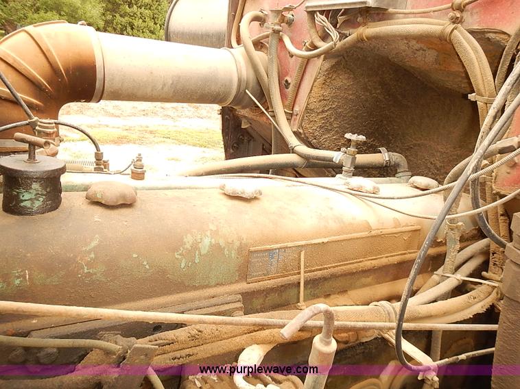 image for item J3084 1974 White Western Star tender truck