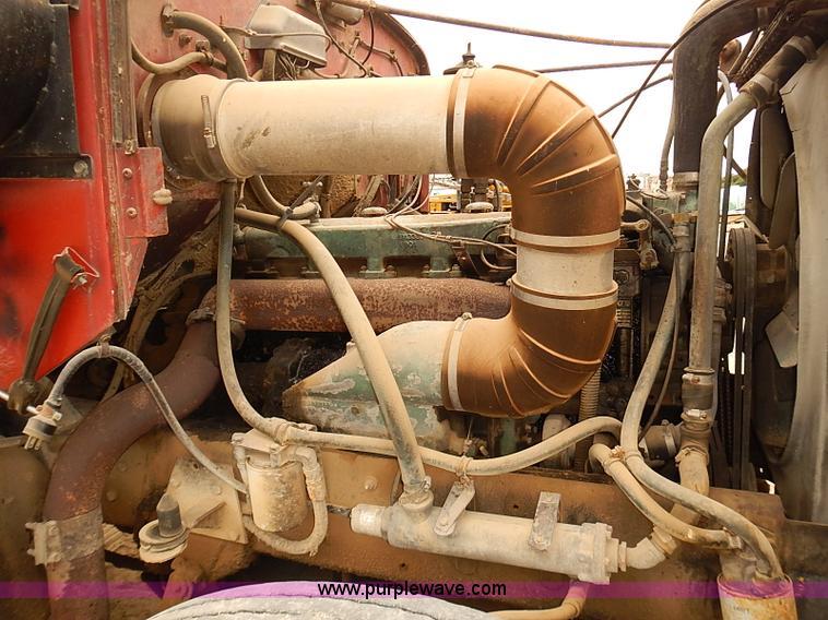 image for item J3084 1974 White Western Star tender truck