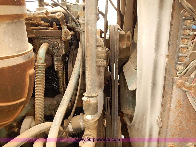 image for item J3084 1974 White Western Star tender truck