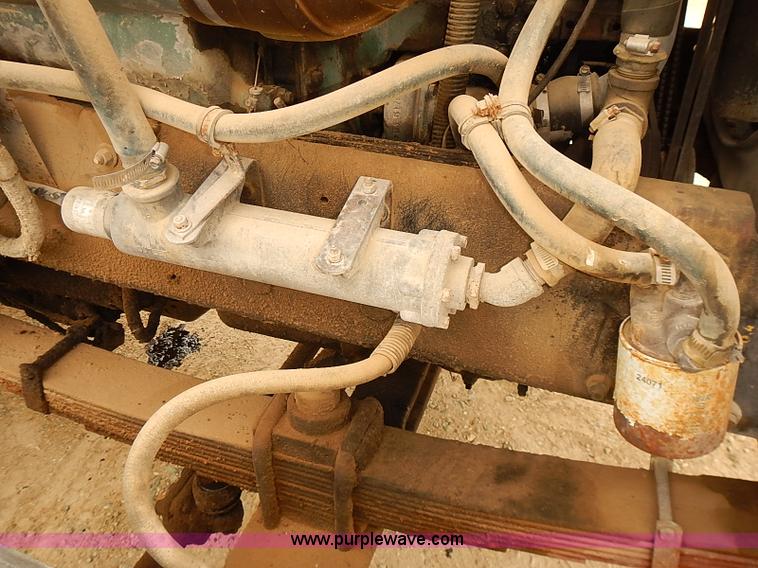 image for item J3084 1974 White Western Star tender truck