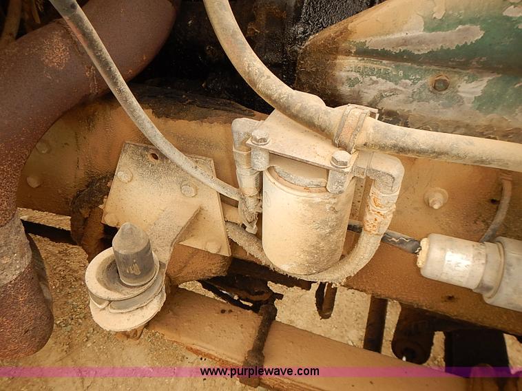 image for item J3084 1974 White Western Star tender truck