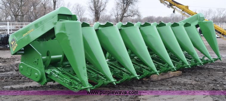 image for item K2757 1995 John Deere 893 corn head