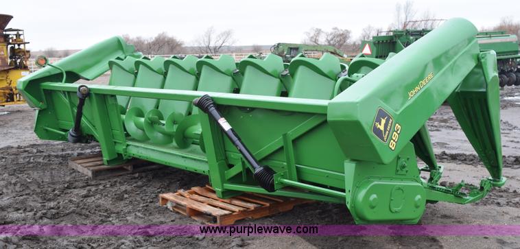image for item K2757 1995 John Deere 893 corn head