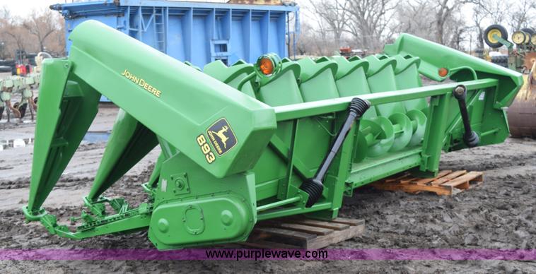 image for item K2757 1995 John Deere 893 corn head