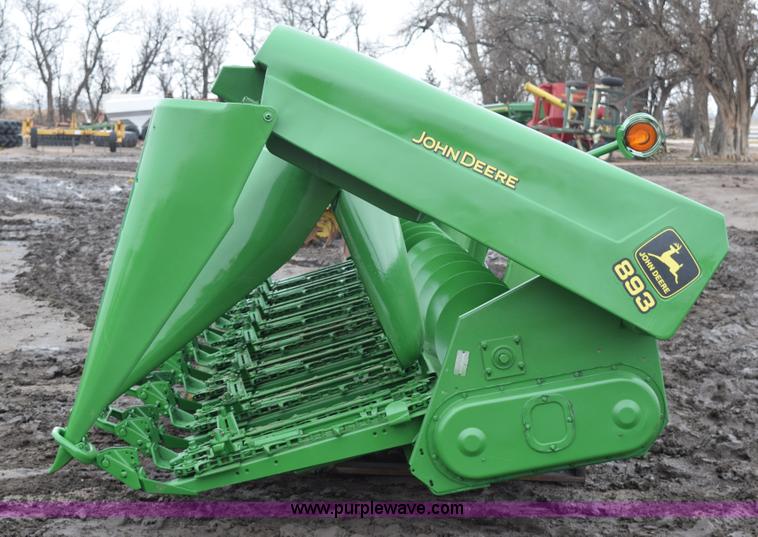 image for item K2757 1995 John Deere 893 corn head