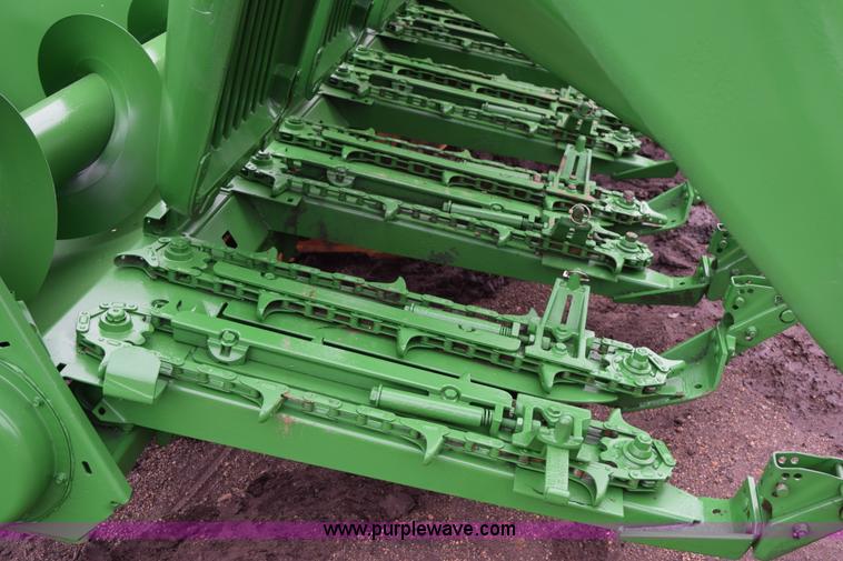 image for item K2757 1995 John Deere 893 corn head