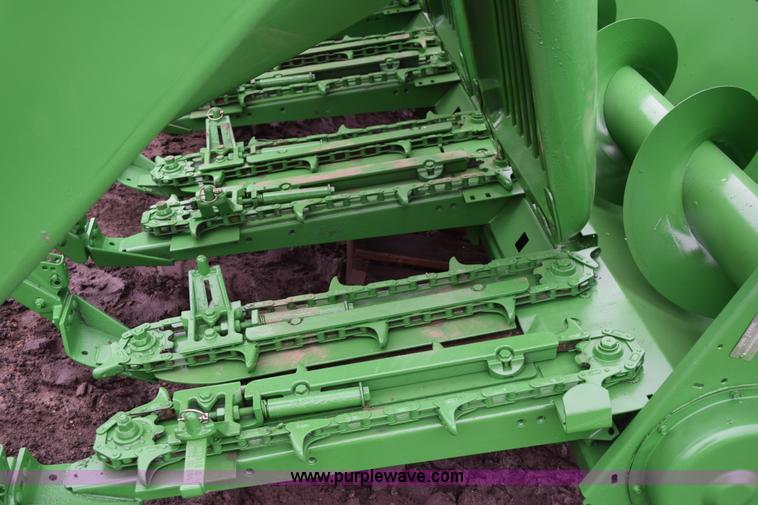 image for item K2757 1995 John Deere 893 corn head