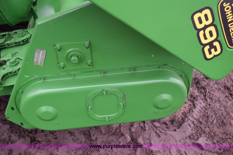 image for item K2757 1995 John Deere 893 corn head