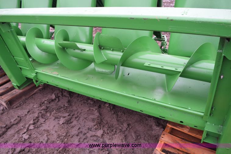 image for item K2757 1995 John Deere 893 corn head