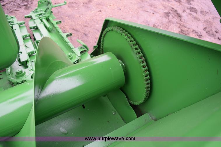 image for item K2757 1995 John Deere 893 corn head