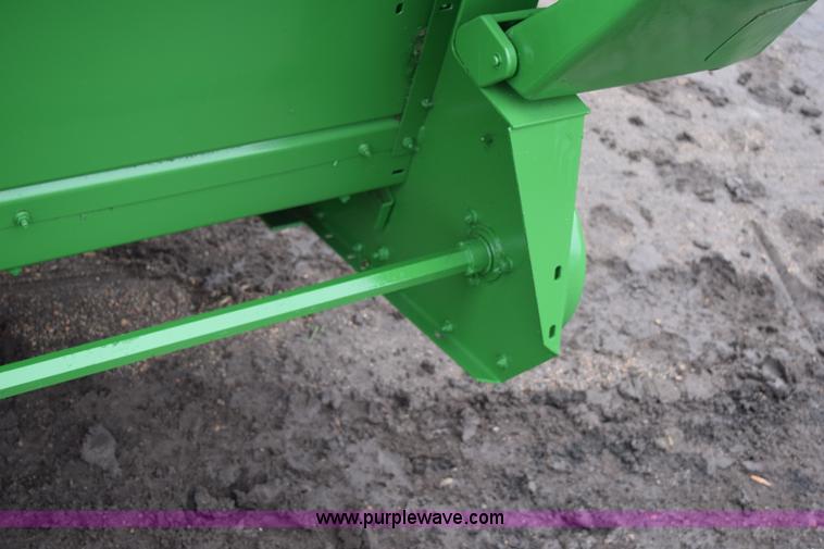 image for item K2757 1995 John Deere 893 corn head