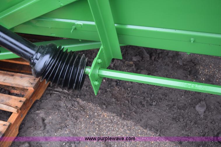 image for item K2757 1995 John Deere 893 corn head