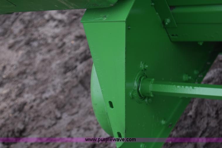 image for item K2757 1995 John Deere 893 corn head