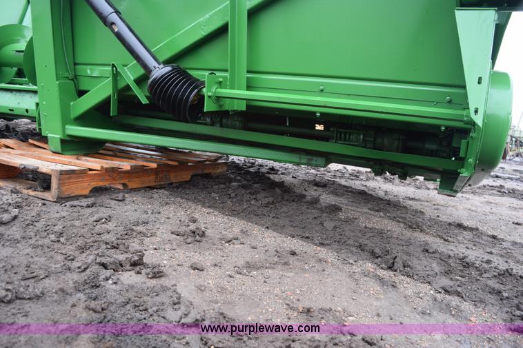 image for item K2757 1995 John Deere 893 corn head