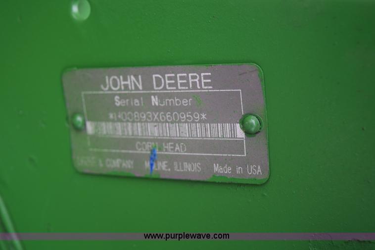 image for item K2757 1995 John Deere 893 corn head