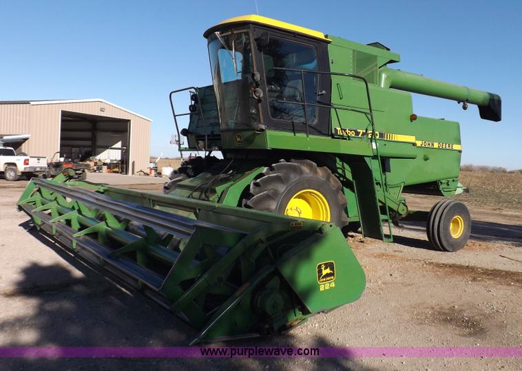image for item K3034 1982 John Deere 7720 Turbo combine