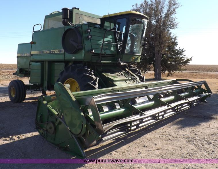 image for item K3034 1982 John Deere 7720 Turbo combine