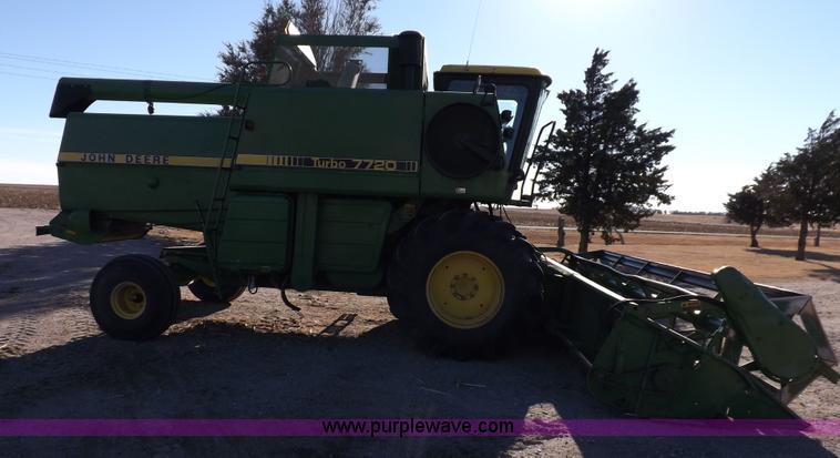 image for item K3034 1982 John Deere 7720 Turbo combine