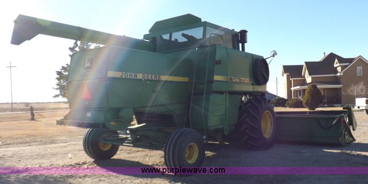image for item K3034 1982 John Deere 7720 Turbo combine
