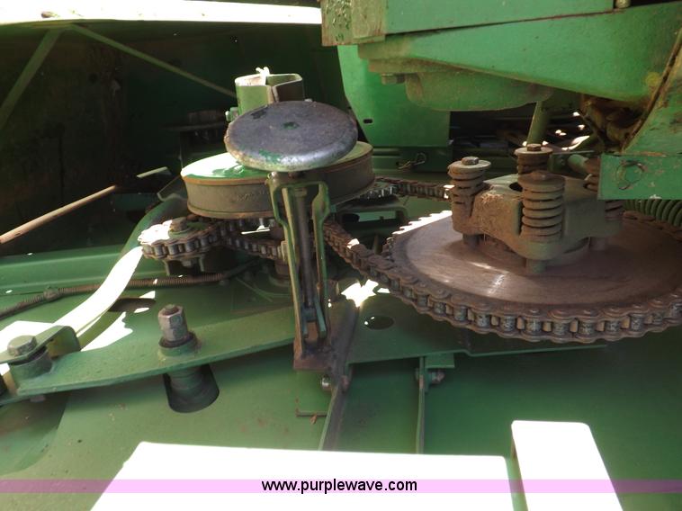 image for item K3034 1982 John Deere 7720 Turbo combine