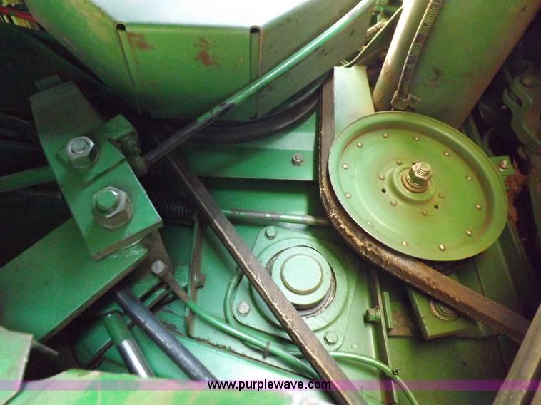 image for item K3034 1982 John Deere 7720 Turbo combine