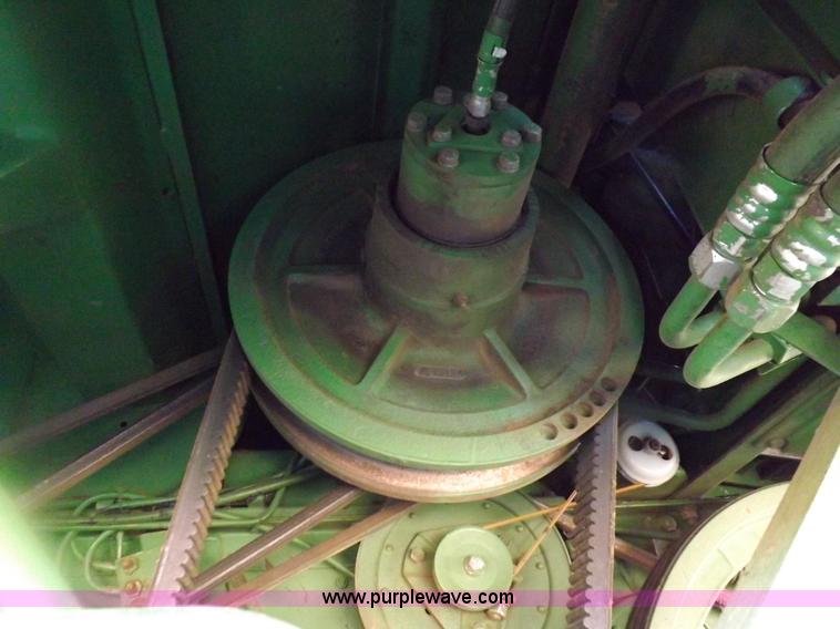 image for item K3034 1982 John Deere 7720 Turbo combine