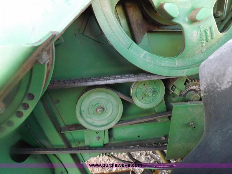 image for item K3034 1982 John Deere 7720 Turbo combine