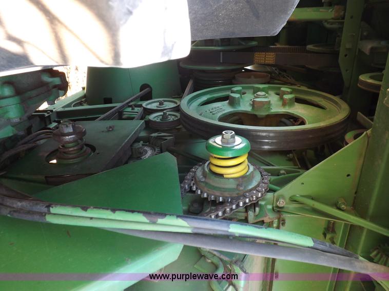 image for item K3034 1982 John Deere 7720 Turbo combine