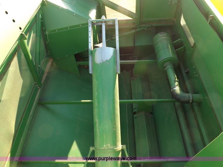 image for item K3034 1982 John Deere 7720 Turbo combine