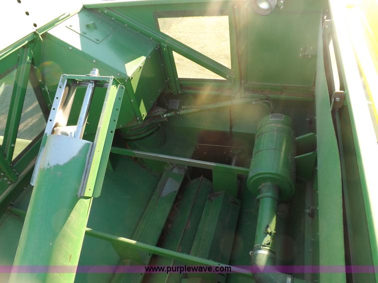 image for item K3034 1982 John Deere 7720 Turbo combine