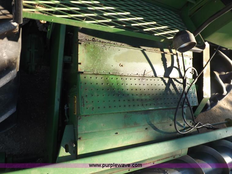 image for item K3034 1982 John Deere 7720 Turbo combine