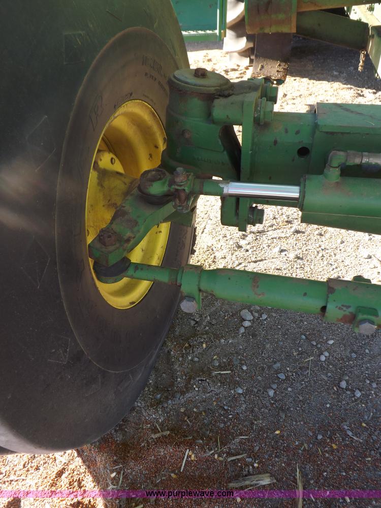 image for item K3034 1982 John Deere 7720 Turbo combine