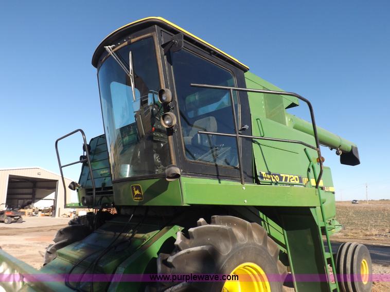 image for item K3034 1982 John Deere 7720 Turbo combine