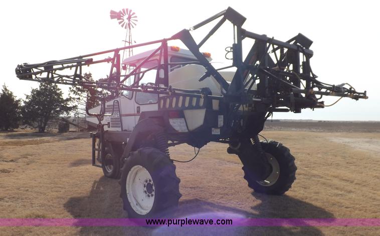 image for item K3042 Melroe SpraCoupe 3430-80 self-propelled sprayer