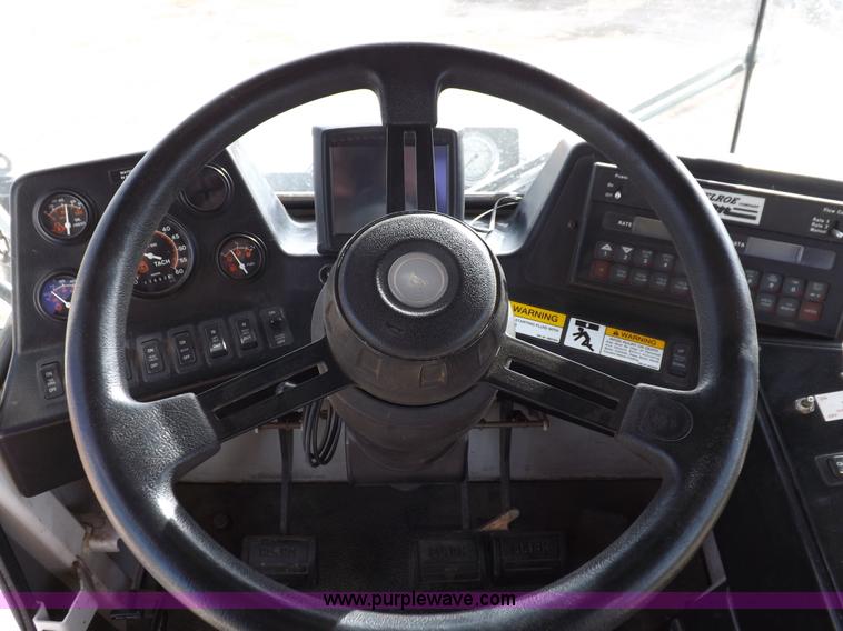 image for item K3042 Melroe SpraCoupe 3430-80 self-propelled sprayer