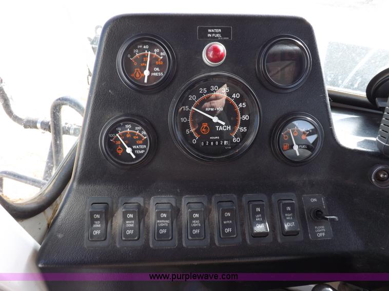 image for item K3042 Melroe SpraCoupe 3430-80 self-propelled sprayer