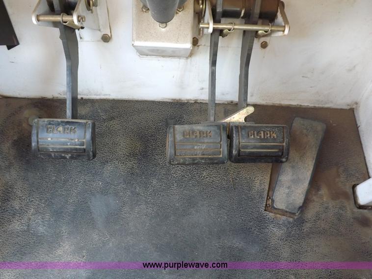 image for item K3042 Melroe SpraCoupe 3430-80 self-propelled sprayer