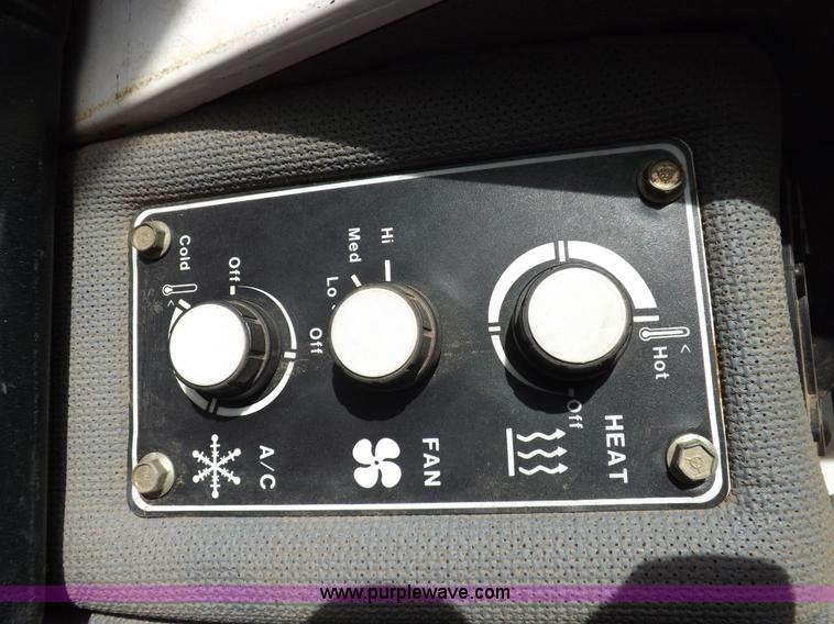 image for item K3042 Melroe SpraCoupe 3430-80 self-propelled sprayer