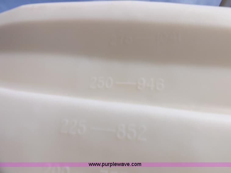 image for item K3042 Melroe SpraCoupe 3430-80 self-propelled sprayer